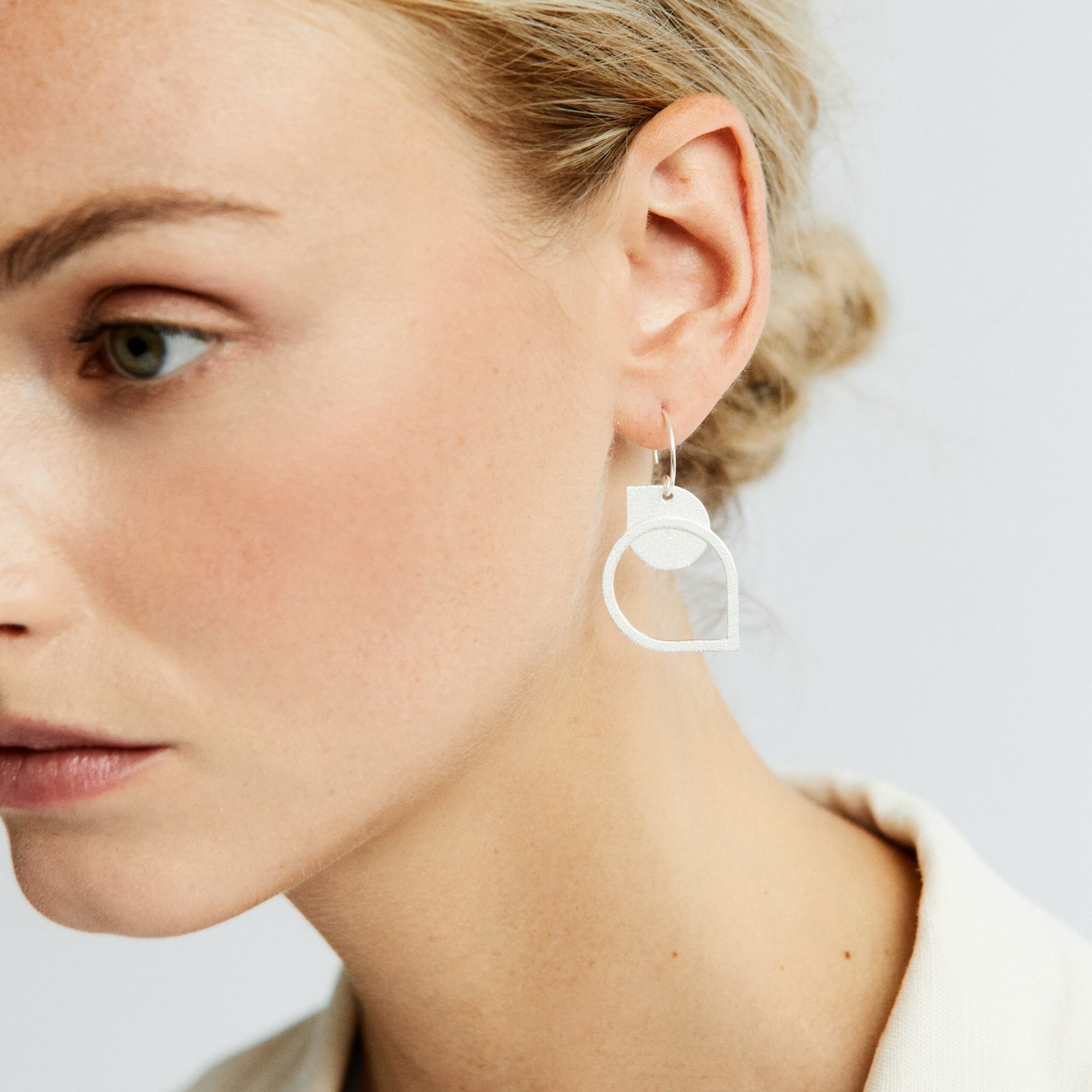 Connected Earrings II - OLA | 3d printed jewelry